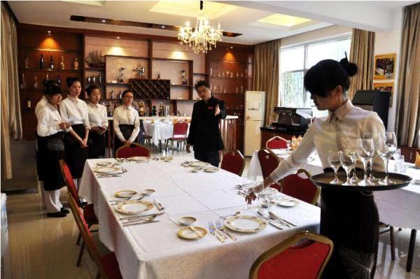 酒店管理專業(yè)讀研，餐飲服務(wù)方向性價(jià)比幾何？